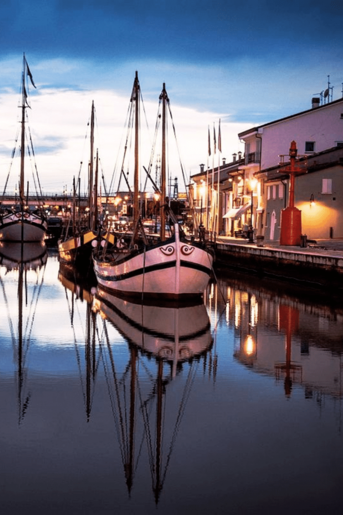 il porto canale di Cesenatico, uno degli antichi borghi marinari della Romagna tra le cose da vedere in Romagna in autunno 